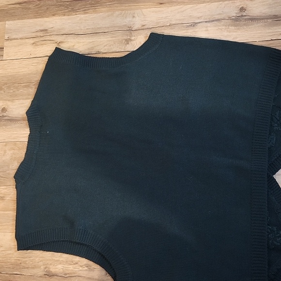 Koret Green Cardigan Sweater with Elegant Design - Picture 4 of 5